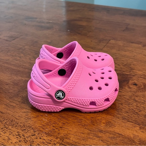 Toddler crocs classic pink clog sandal shoe size 2-3 - Picture 1 of 8